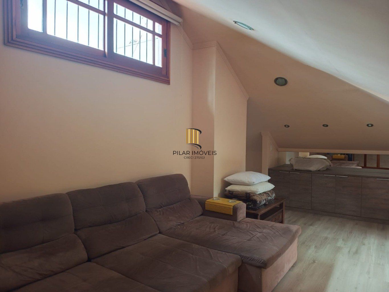 Casa semi mobiliada de 224m² com 3 quartos, 2 vagas de garagem em Canoas.