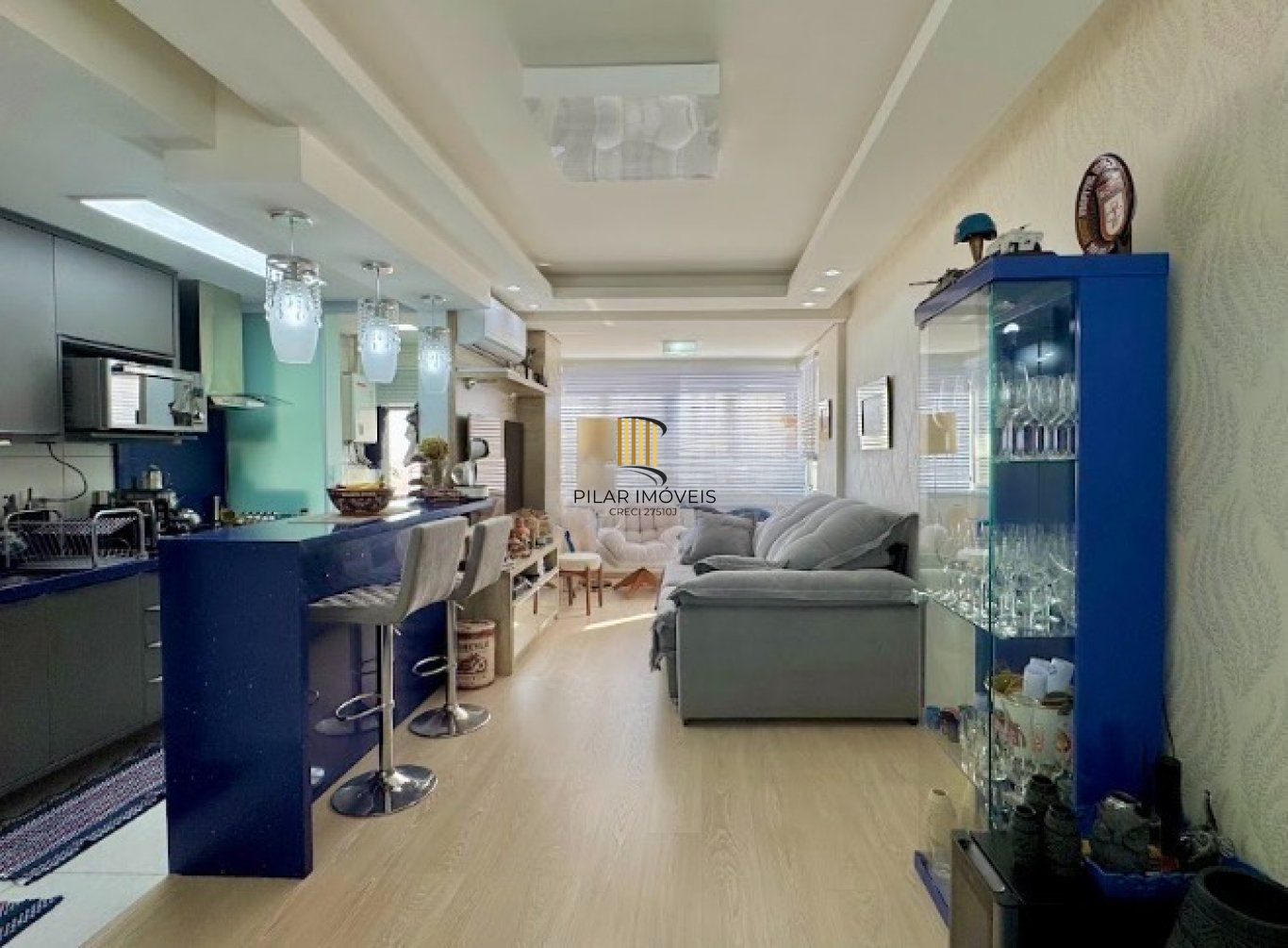 Apartamento semi mobiliado de 2 dormitórios bairro Bom Fim