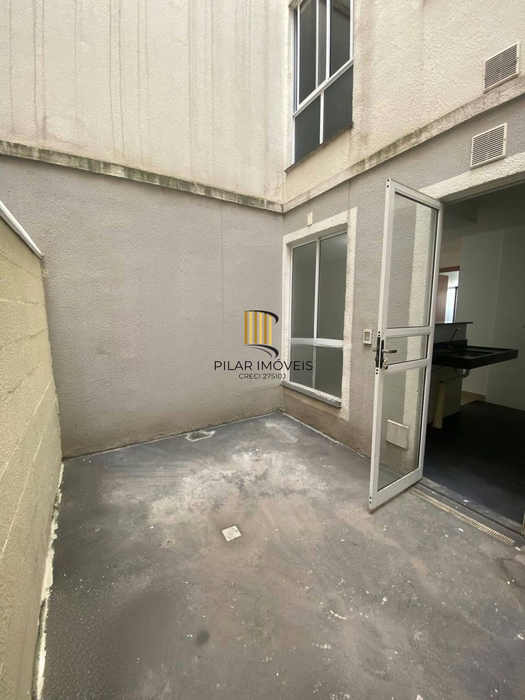 Apartamento de 2 dormitórios, piscina e 1 vaga de garagem em Canoas.