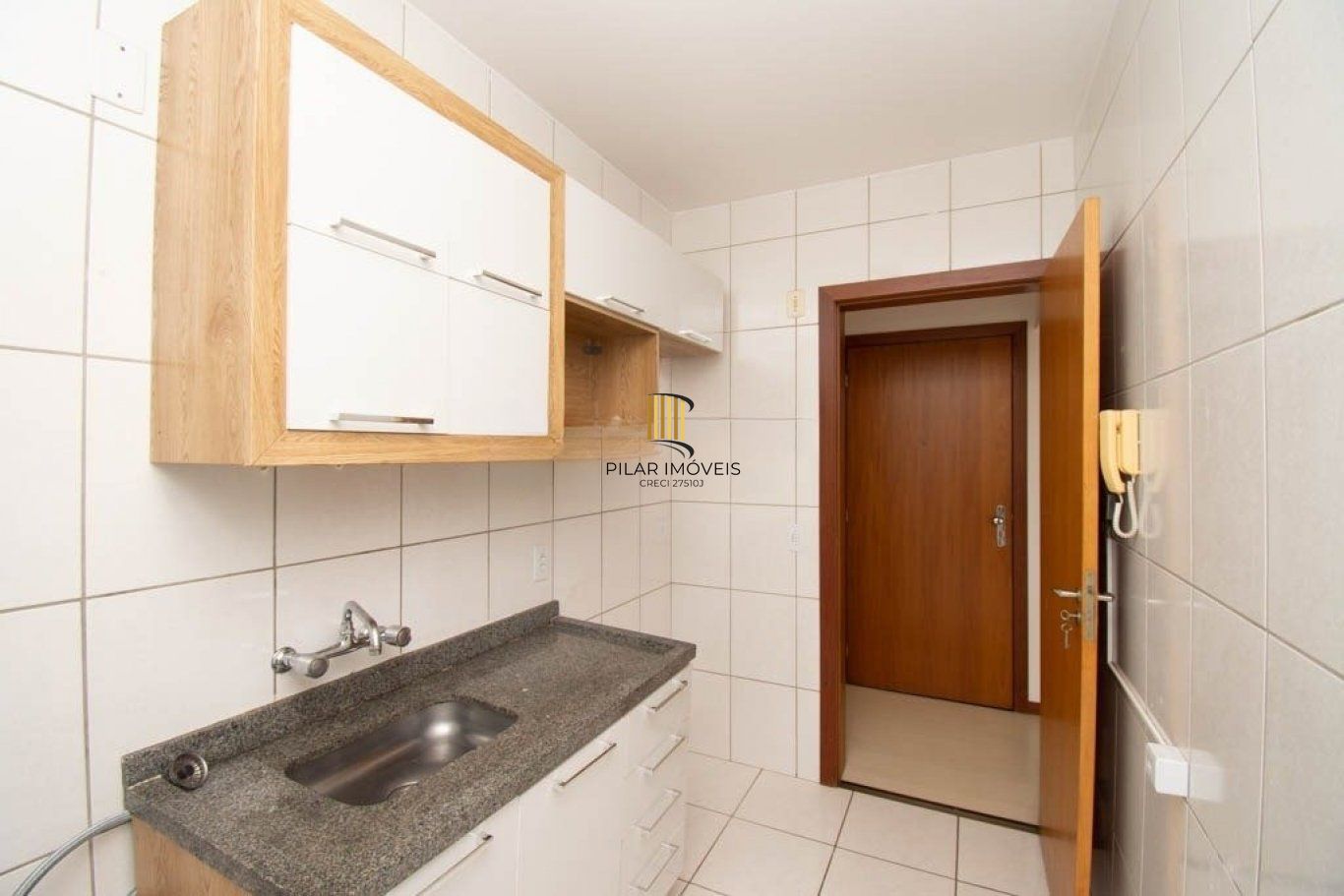Apartamento 2 Dormitórios com Sacada, Garagem e Vista – Bairro Partenon