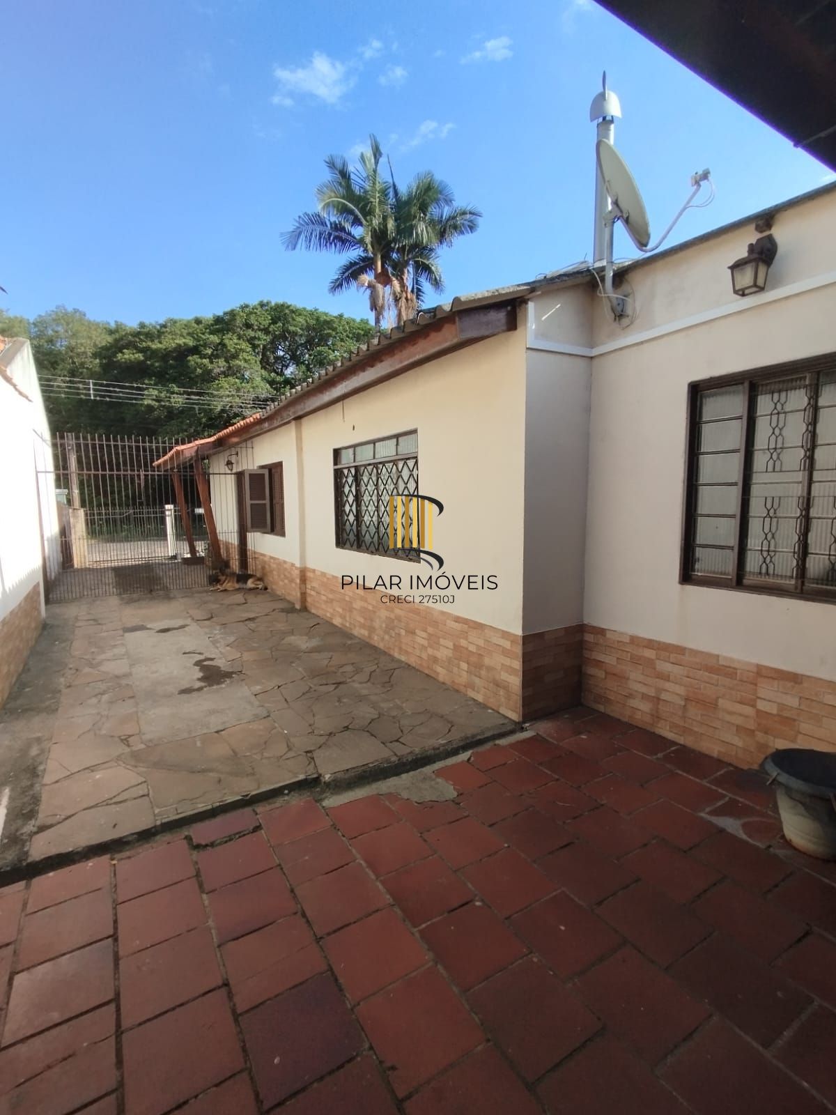 Casa de 4 dormitórios e 2 vagas de garagem em Canoas.