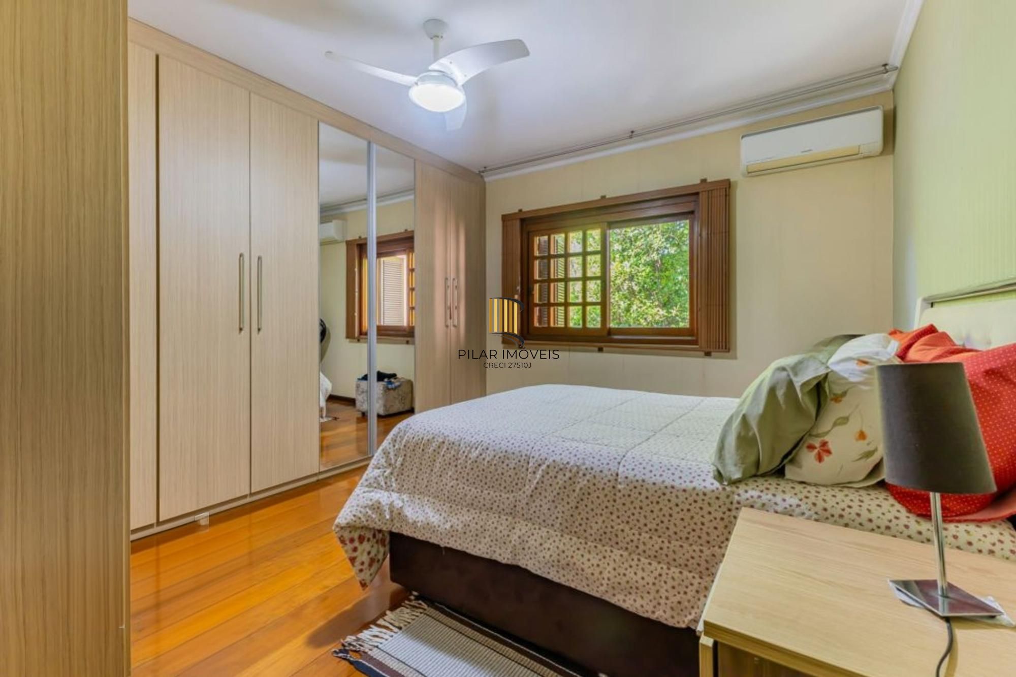 Casa com 1.640,00m², 3 dormitórios, 4 vagas à venda Rua Marista.