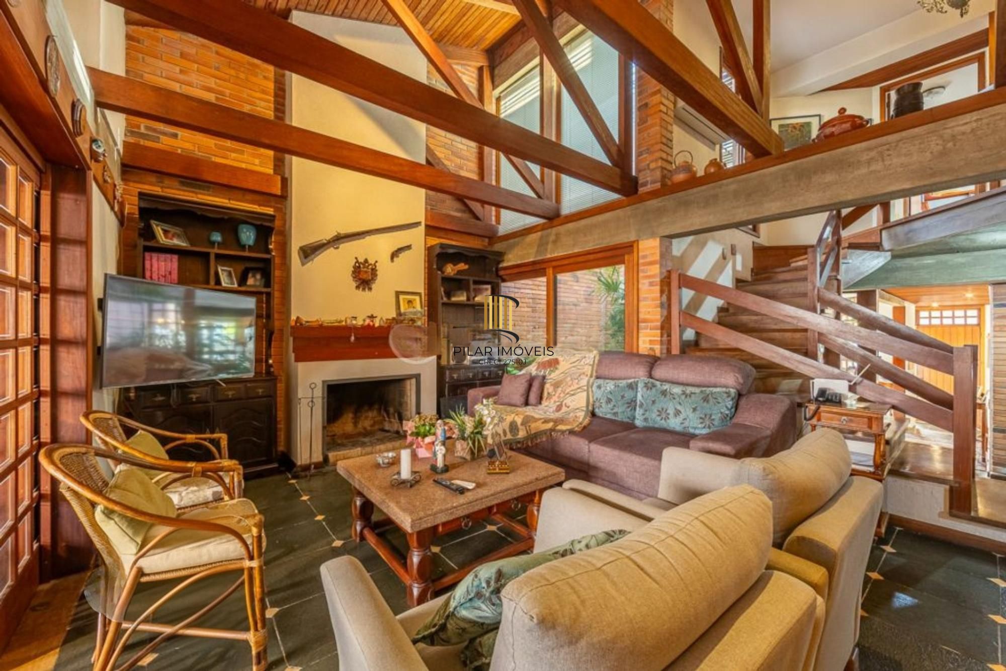 Casa com 4 Quartos, 4 banheiros, 4 vagas e 300 m² á venda  Chácara Das Pedras.