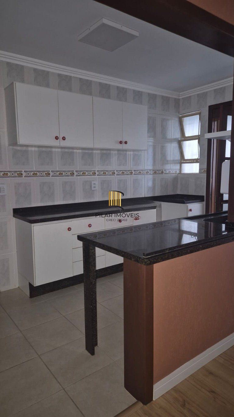 Apartamento semi mobiliado de 3 quartos, suíte, elevador e 1 vaga no Bom Fim