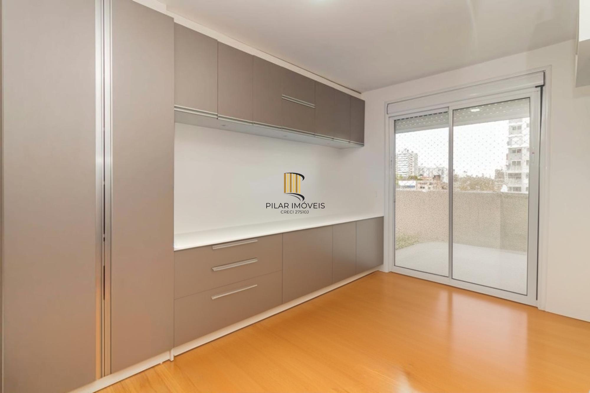 Apartamento com 2 quartos, vaga de garagem e elevador  no bairro Passo da Areia