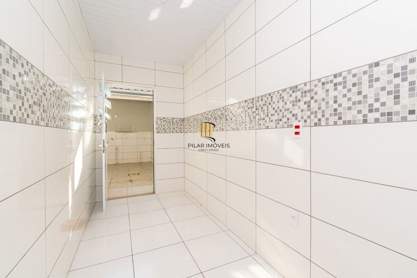 Casa de 2 dormitórios e 2 vagas de garagem em Cachoeirinha.