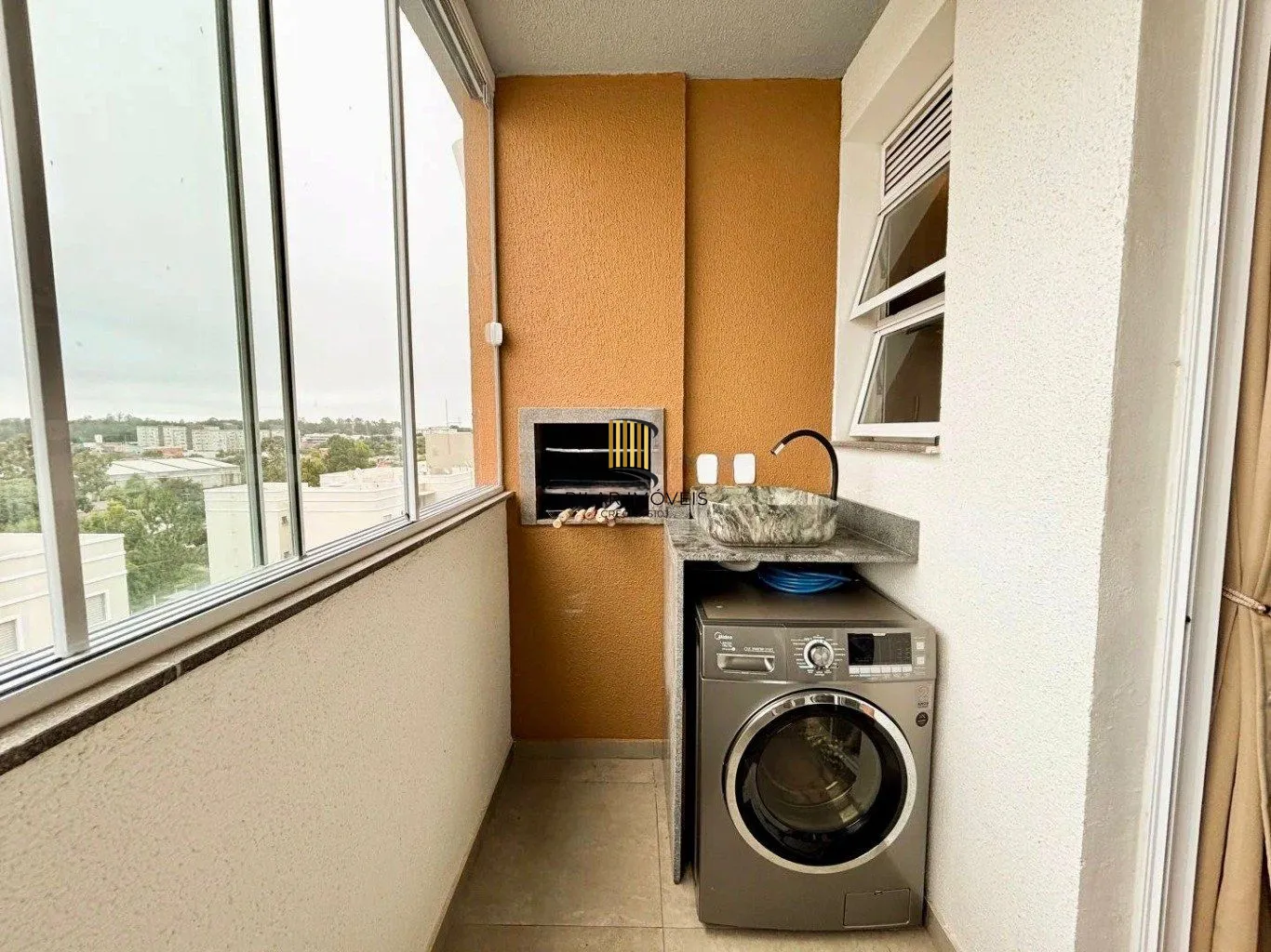 Apartamento de 2 dormitórios, elevador de 1 vaga de garagem em Canoas.