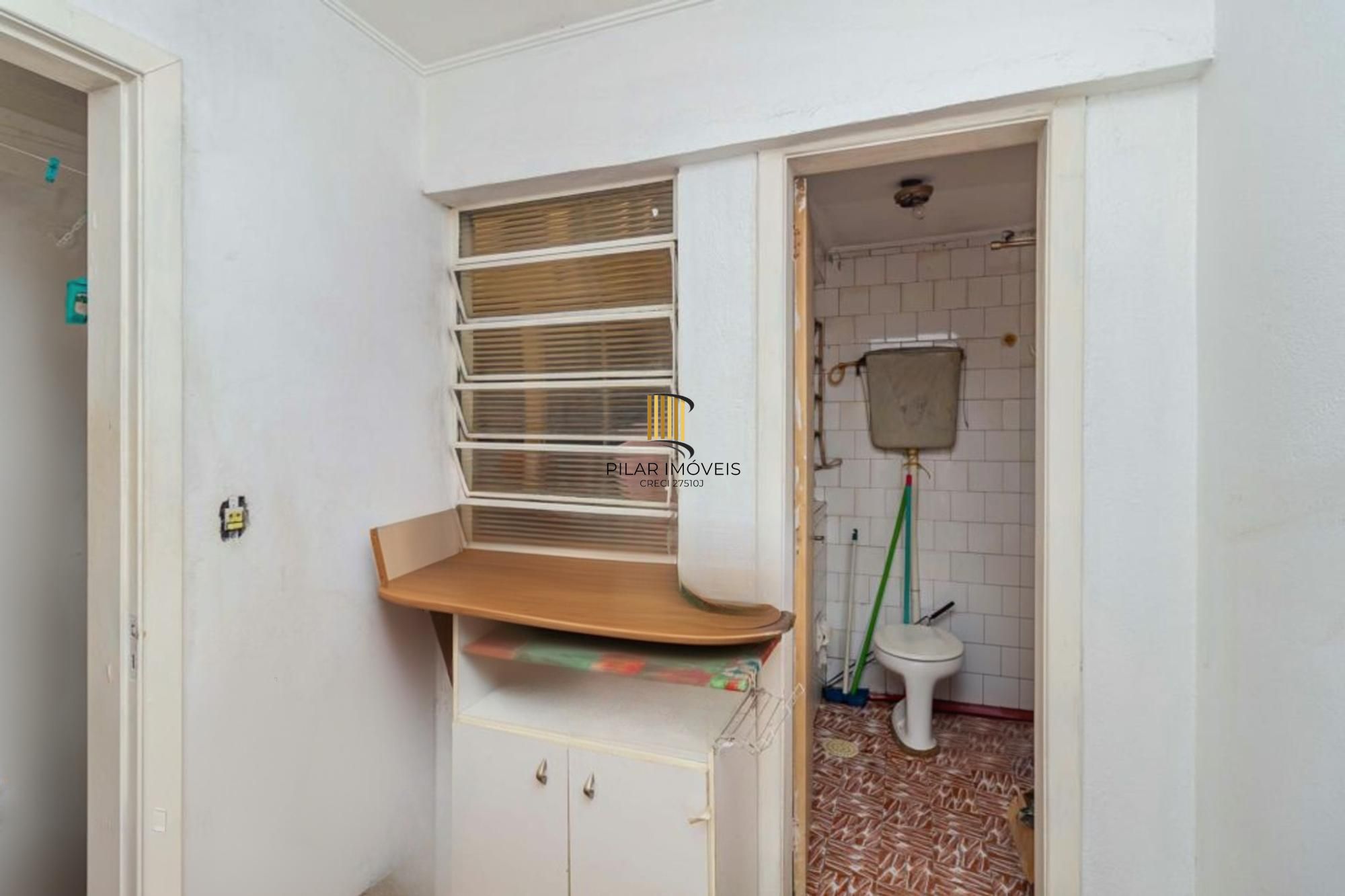 Apartamento com 2 quartos, elevador semi mobiliado no bairro Floresta.