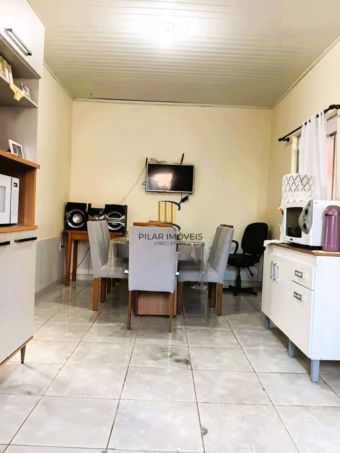 Casa de 3 dormitórios e 2 vagas de garagem em Canoas.