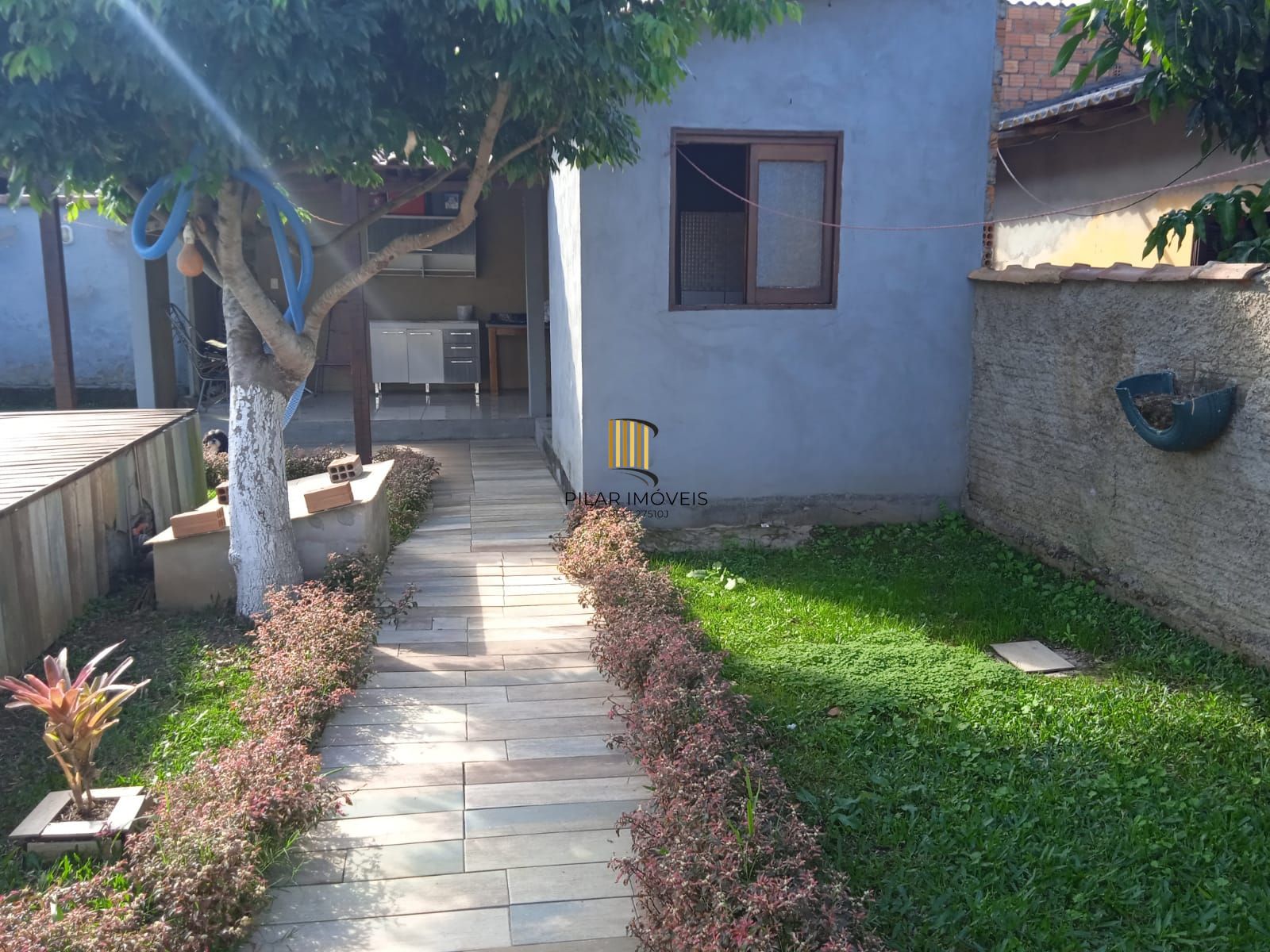Casa com Piscina à Venda na Vila Elsa – 3 Dorms e Garagem Coberta
