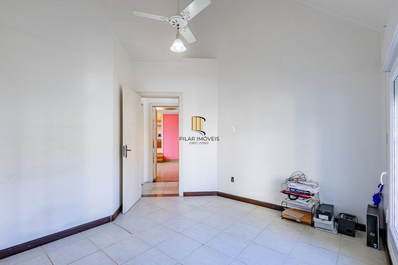 Casa com 3 dormitórios, 2 vagas de garagem no bairro Marechal Rondon em Canoas.