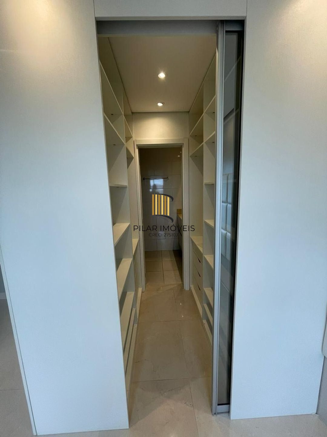Apartamento com 2 dormitorios, com elevador e 1 vaga de garagem em Canoas.