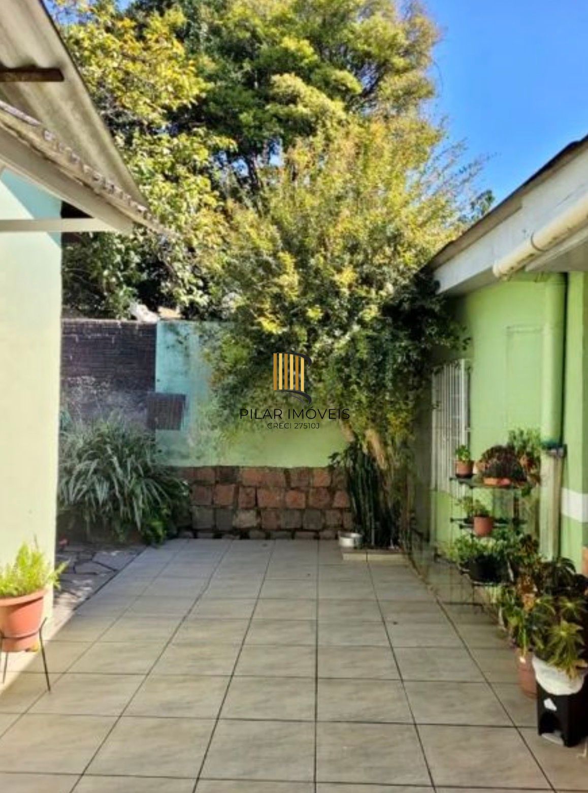 Casa com 3 dormitórios e edícula 1 d no Bairro Jardim Floresta