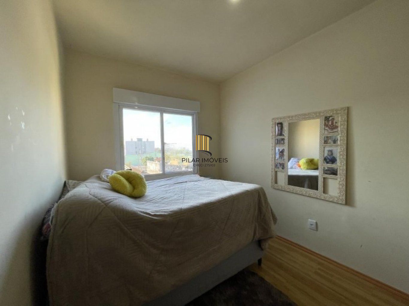 Casa geminada com 3 quartos, vaga de garagem e sacada no bairro Jardim Sabara