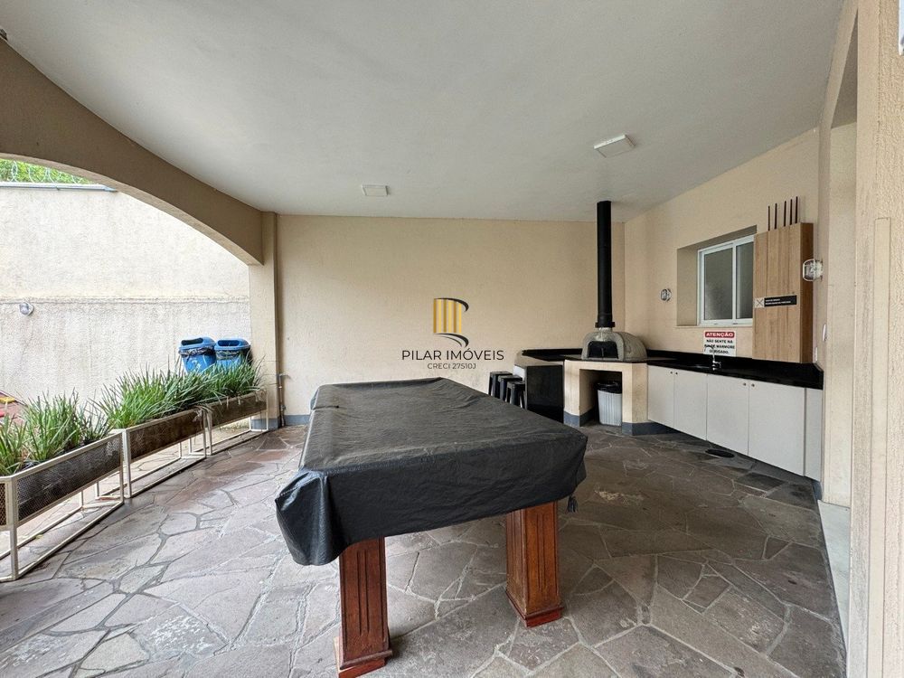 Apartamento com 2 quartos, vaga e sacada e churrasqueira no bairro Sarandi