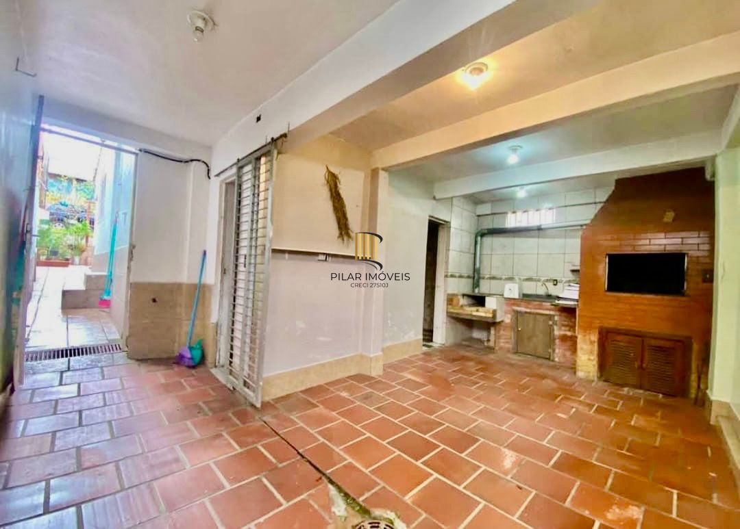 Casa com pátio 144m2 2 quartos com vaga Bairro Passo das Pedras Porto Alegre