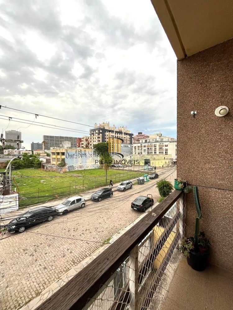 Apartamento com 1 Suite, sacada e 1 vaga de garagem no bairro Cidade Baixa