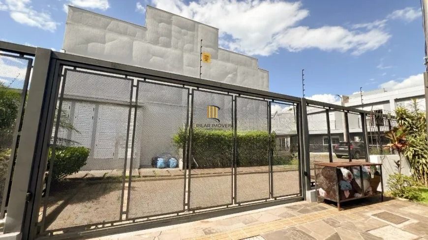 Casa de condomínio com 2 quartos, vaga e pátio no bairro parque Santa Fe