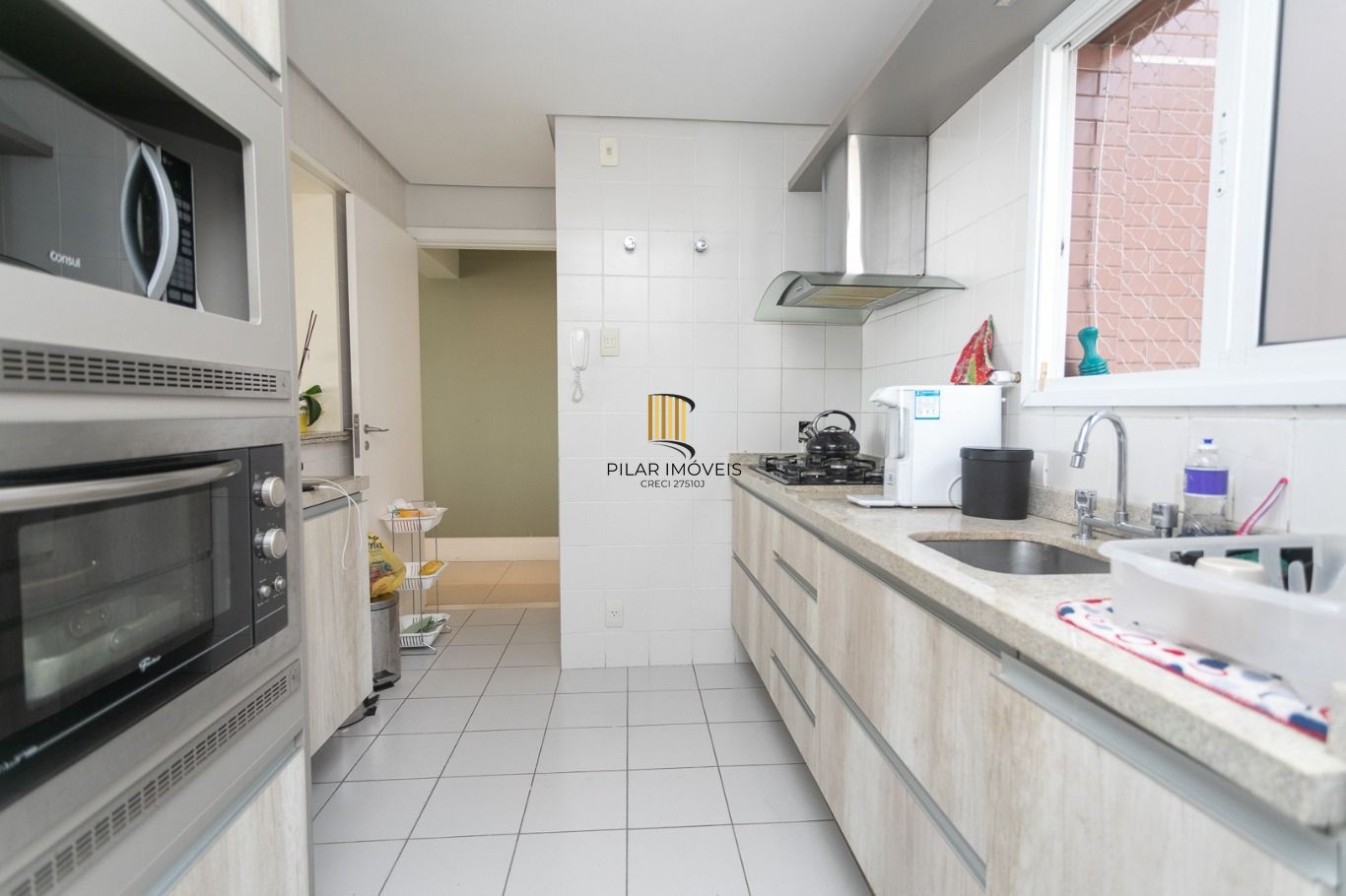 Apartamento com 3 quartos(1 suíte) e 2 vagas de garagem no Bairro Petrópolis
