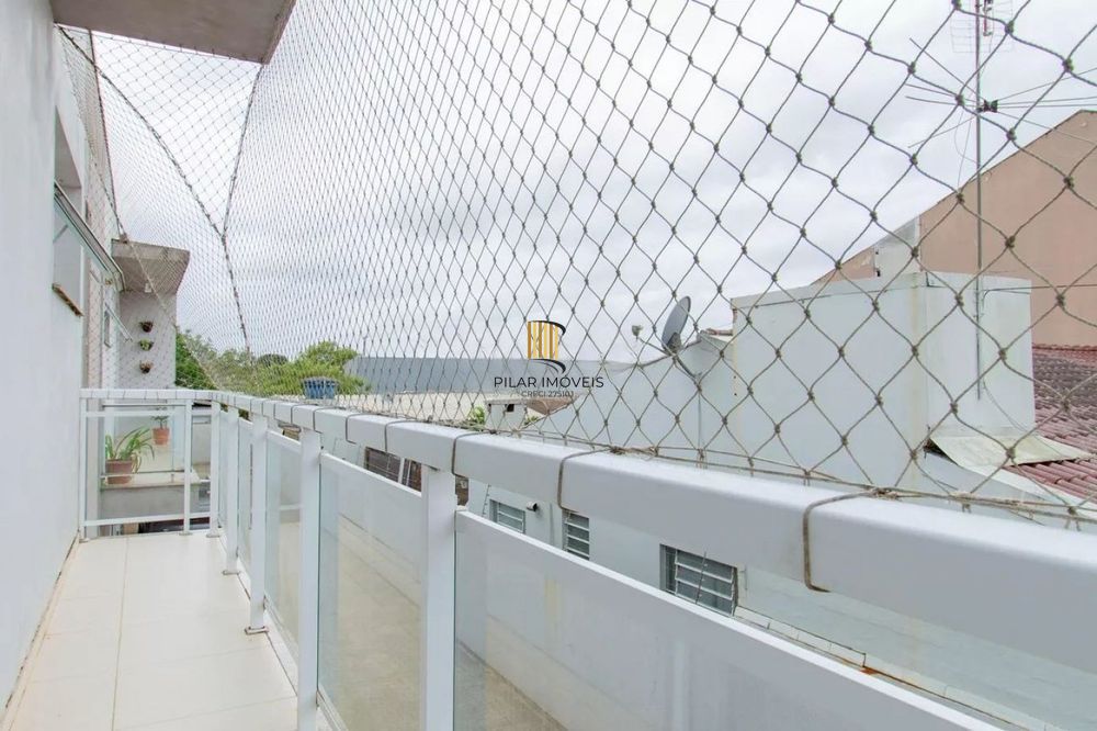 Casa de 3 dormitórios e 2 vagas de garagem em Canoas.