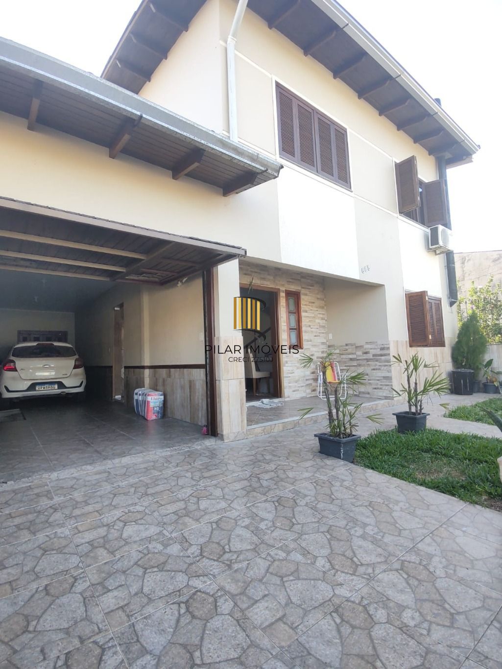 Casa de 3 dormitórios e 2 vagas de garagem em Cachoerinha.