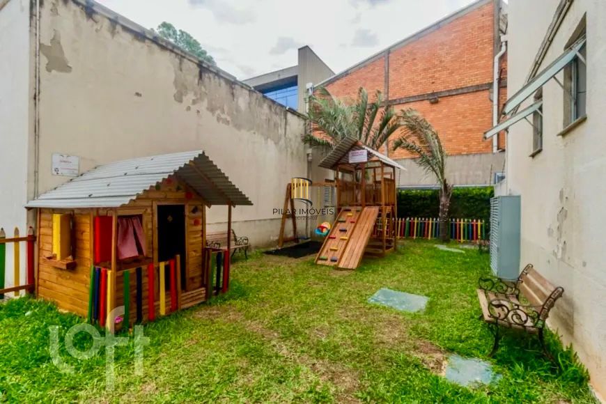 Cobertura com 2 quartos e 1 vaga de garagem na Rua Sadi Castro.