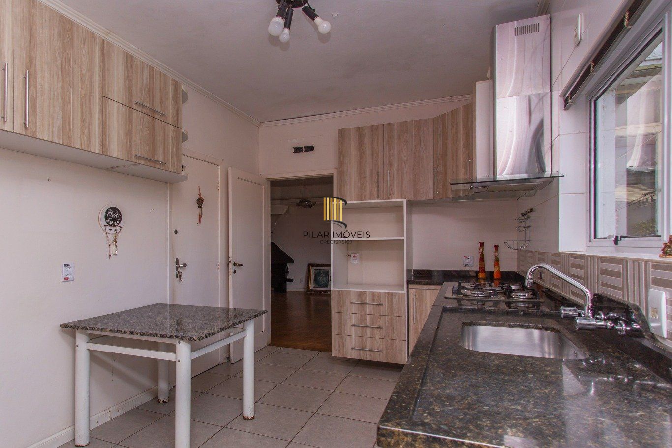 Apartamento garden, 3 dormitórios, 2 suítes, e 131m² privativos no Menino Deus.