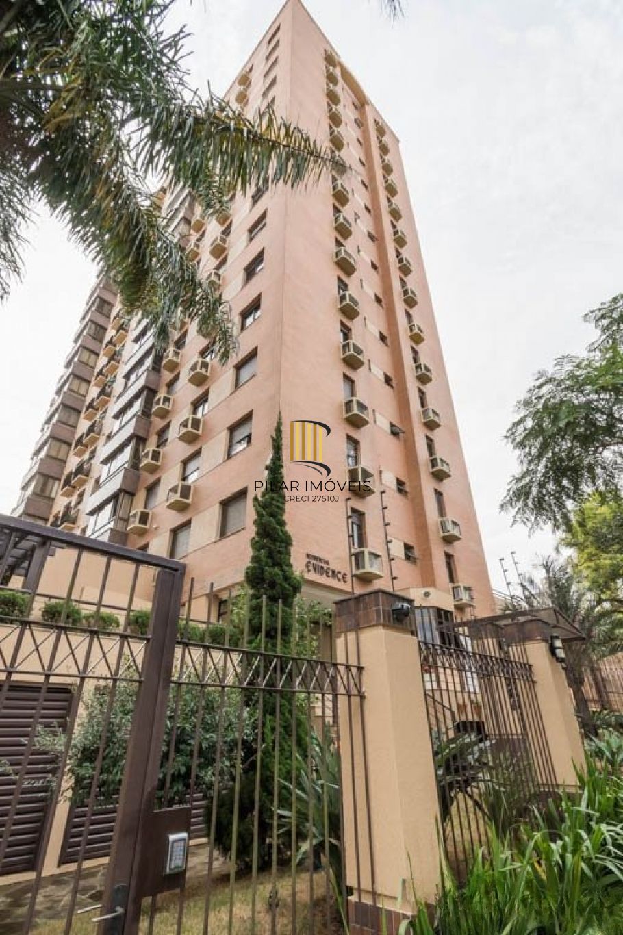 Apartamento com 3 dormitórios e 2 vagas de garagem no Bairro Higienópolis