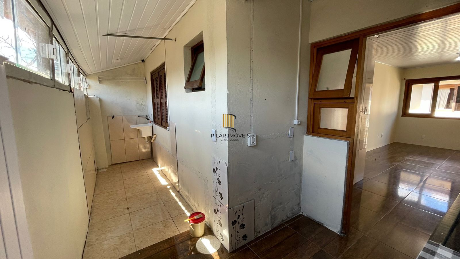 Casa em condomínio com 2 quartos e 2 vagas a venda bairro Olaria em Canoas