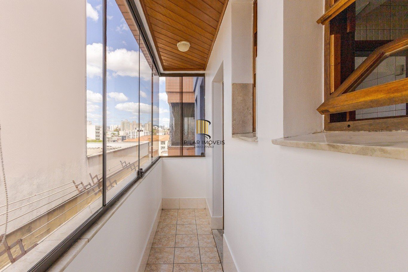 Cobertura com 4 quartos, 1 suíte e 2 vagas no bairro Passo da Areia.