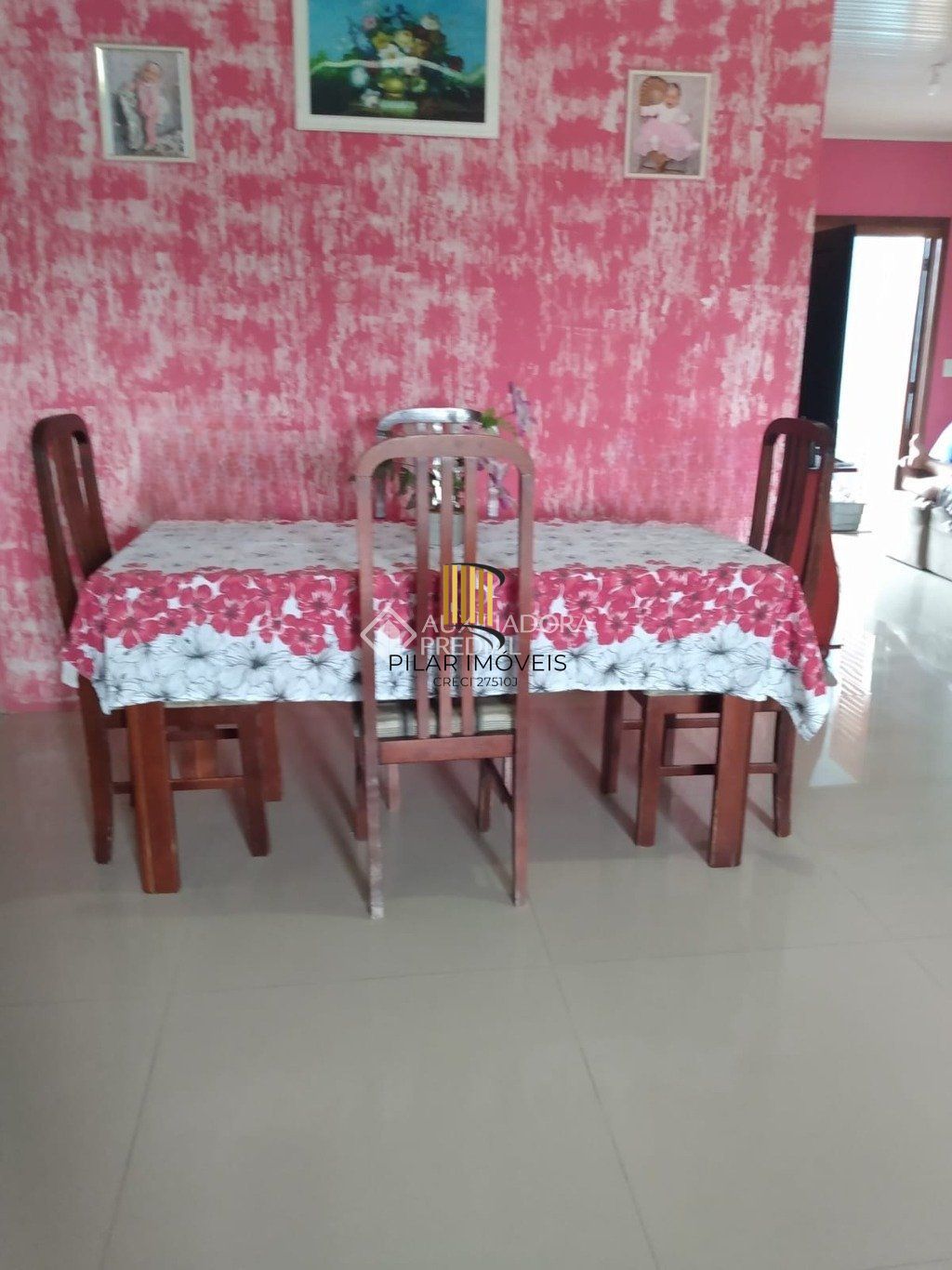 Casa com 3 dormitórios e 3 vagas de garagem em  Cachoeirinha.