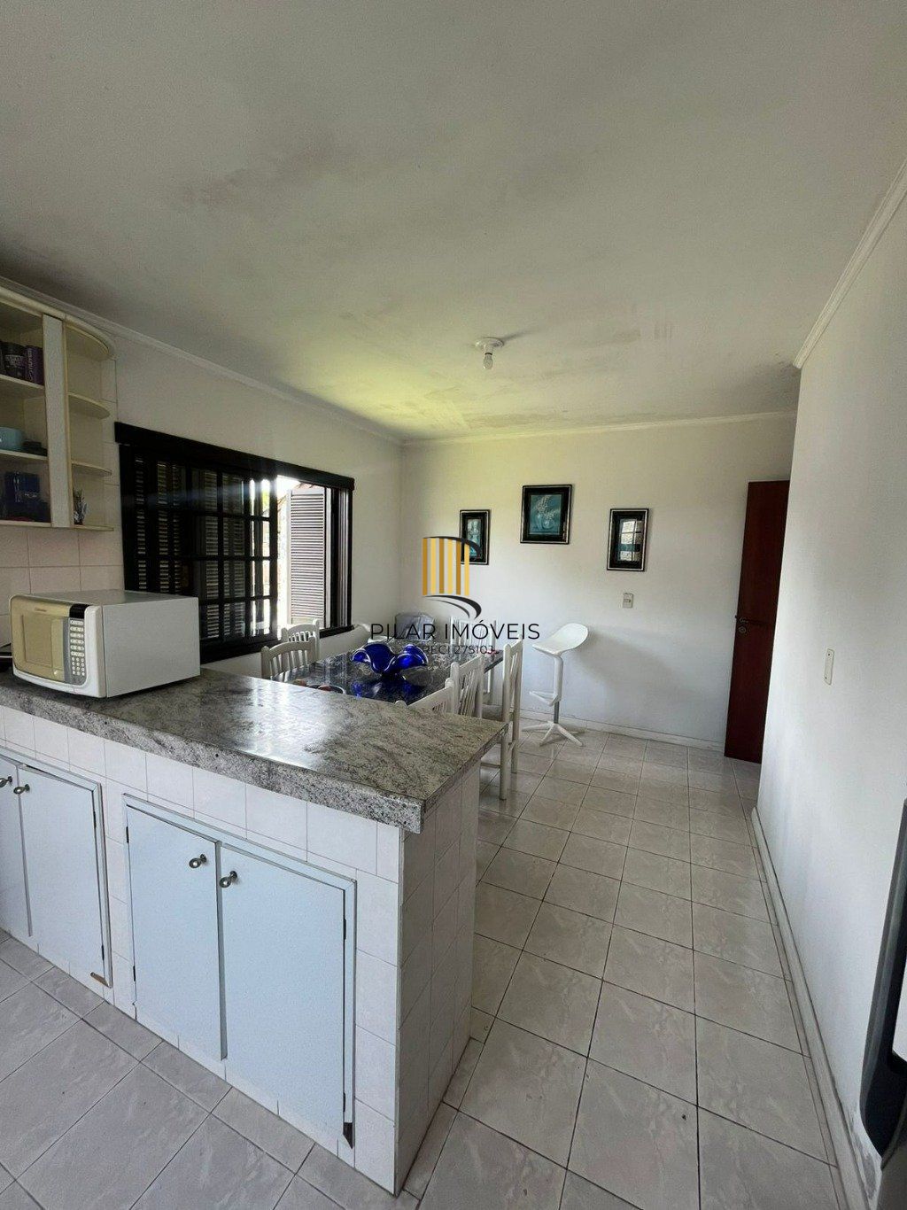 Casa de 3 dormitórios e 4 vagas de garagem em Cachoeirinha.