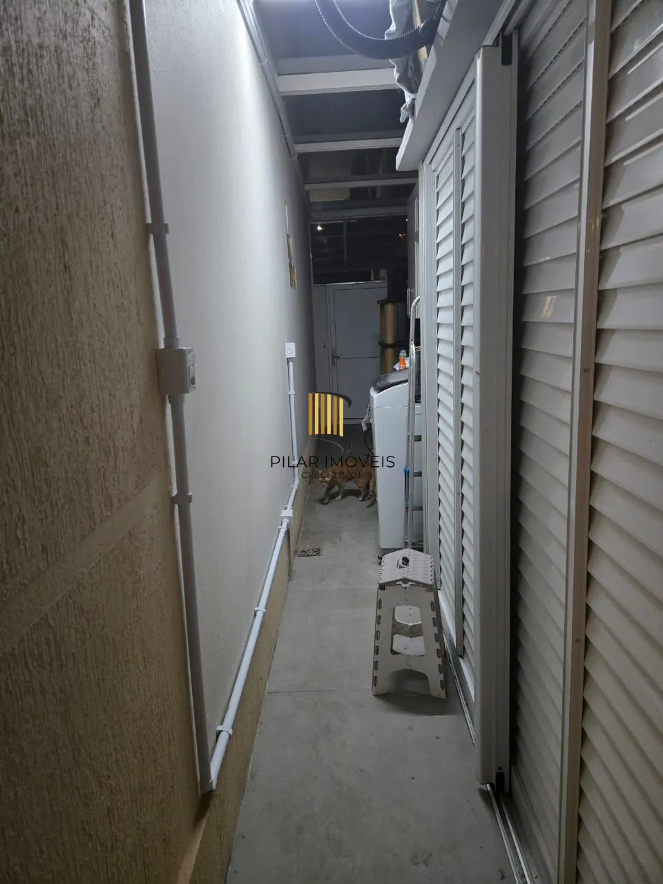 Casa de 2 dormitórios e 2 vagas de garagem em Canoas.