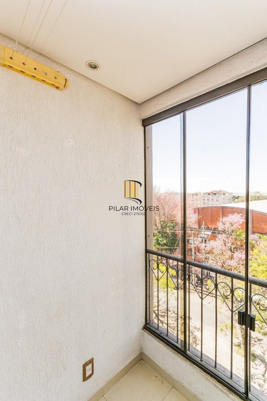 Apartamento de 2 dormitórios, elevador,1vaga de garagem, no Bairro Sarandi POA.
