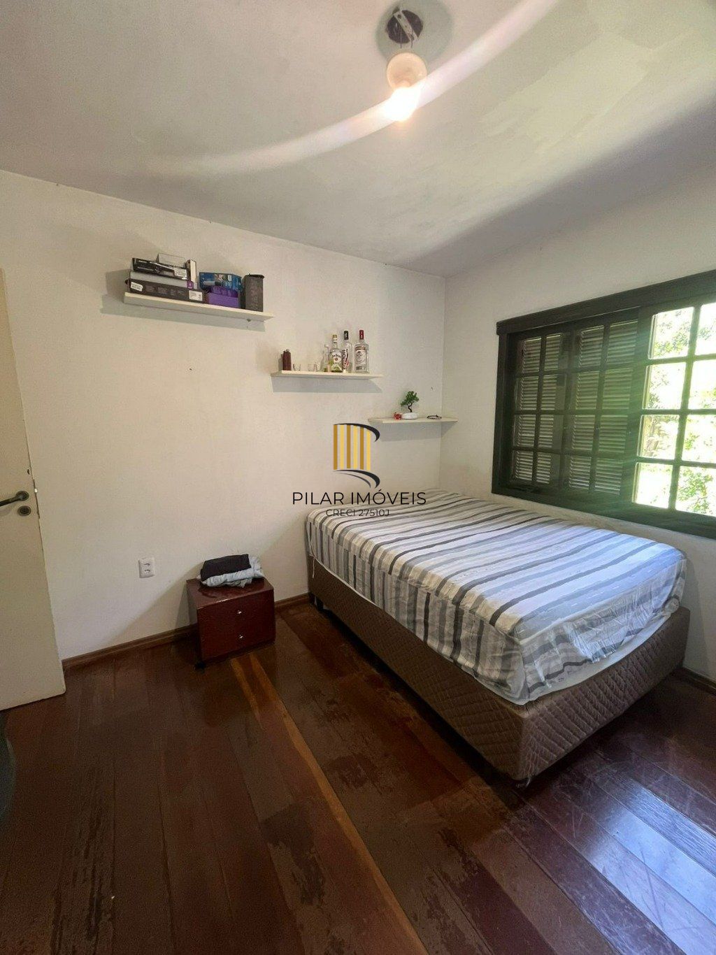 Casa de 3 dormitórios e 4 vagas de garagem em Cachoeirinha.