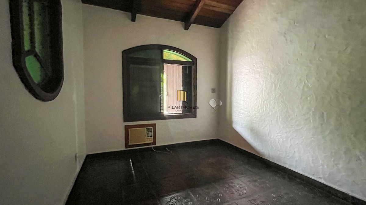Casa com 5 quartos, 5 vagas e 265m² à venda no bairro Tristeza.