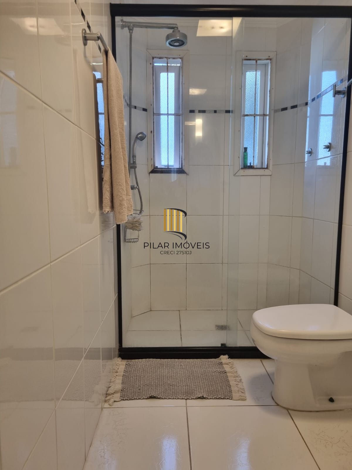 Apartamento térreo semi mobiliado de 3 dormitórios no bairro Cristal