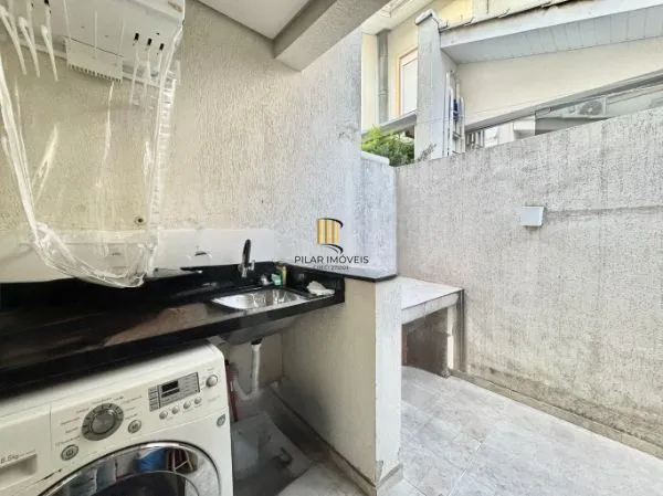 Casa em condomínio com 3 quartos e 2 vagas de garagem em Canoas.