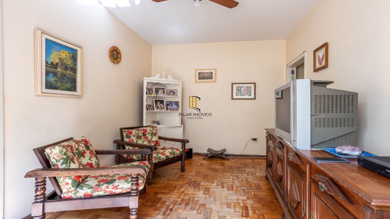 Apartamento térreo com pátio à venda no Bom Fim – 2 dormitórios e dependência