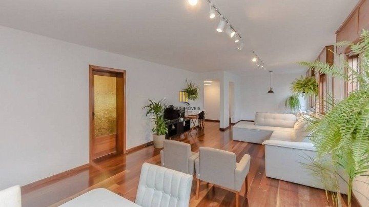 Apartamento com 3 quartos, 1 vaga e elevador no Petrópolis, Porto Alegre.