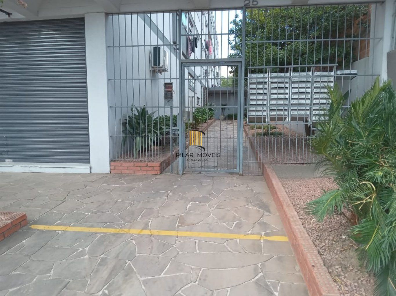 Apartamento com 1 quarto e 1 vaga de garagem no Bairro Sarandí