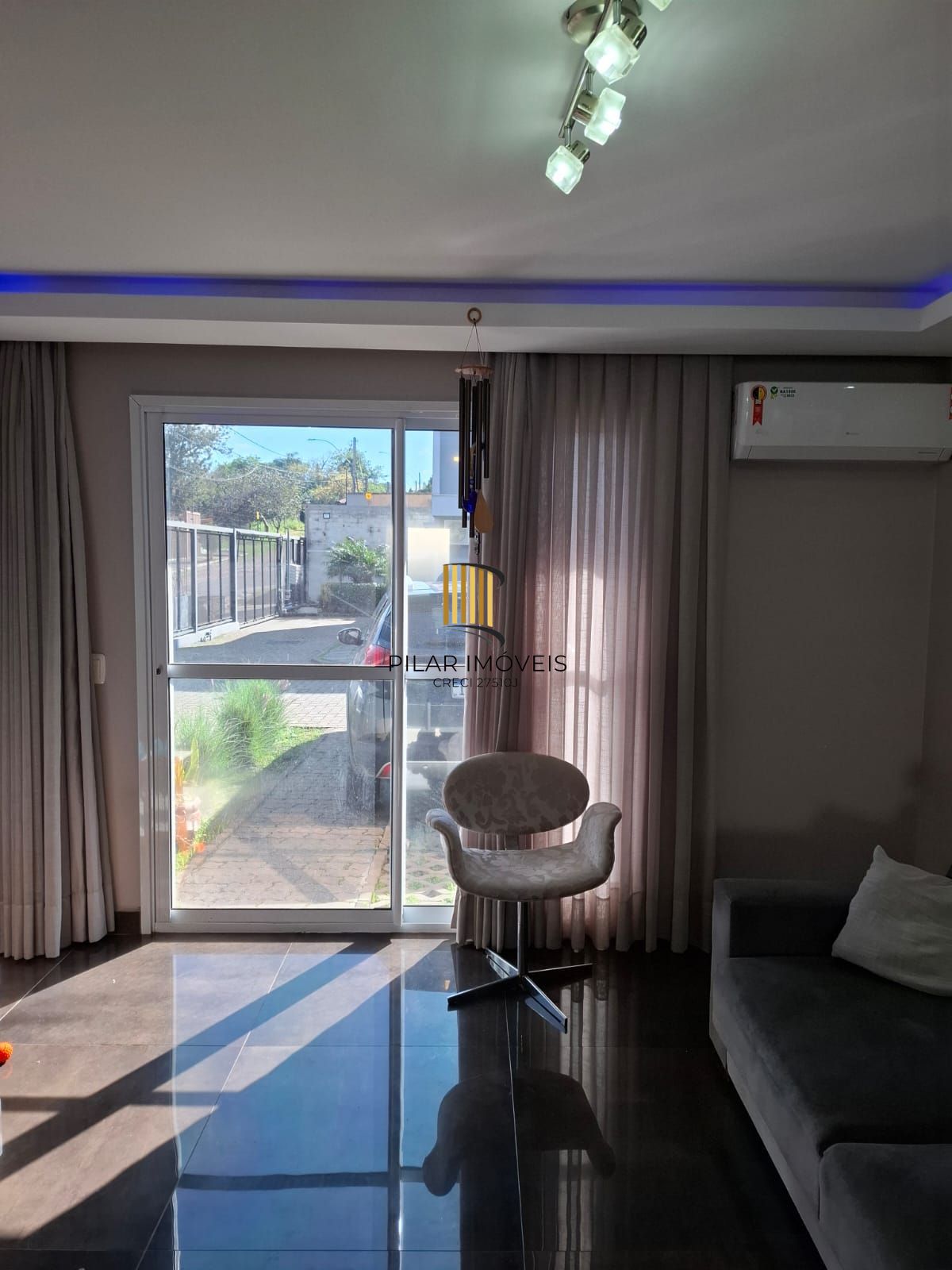 Casa de condomínio com 2 quartos, vaga e pátio no bairro parque Santa Fe