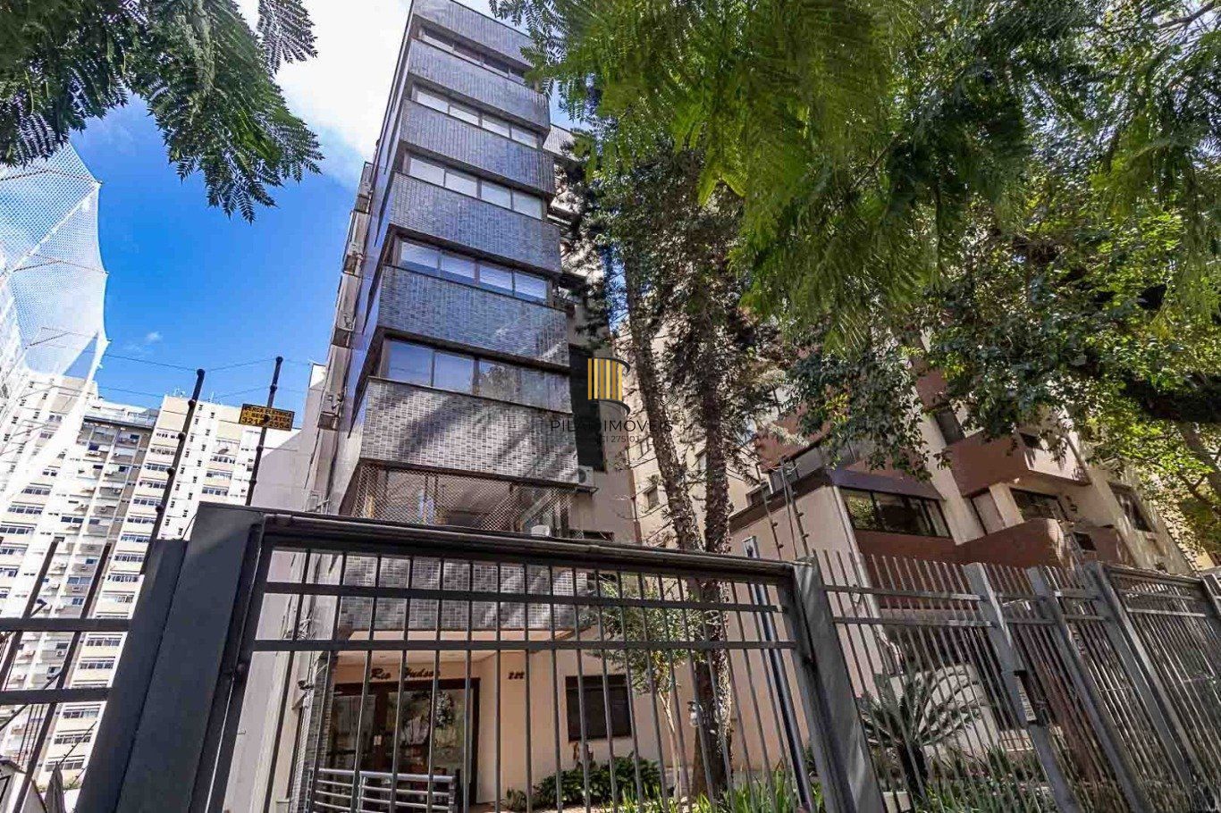 Apartamento semi mobiliado de 2 quartos,elevador,2 vagas no bairro Auxiliadora.