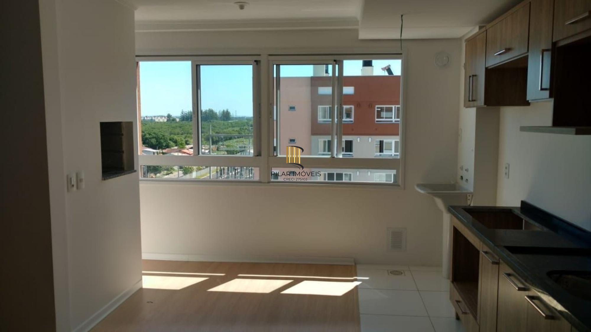 Apartamento de 2 dormitórios, elevador e 1 vaga de garagem.
