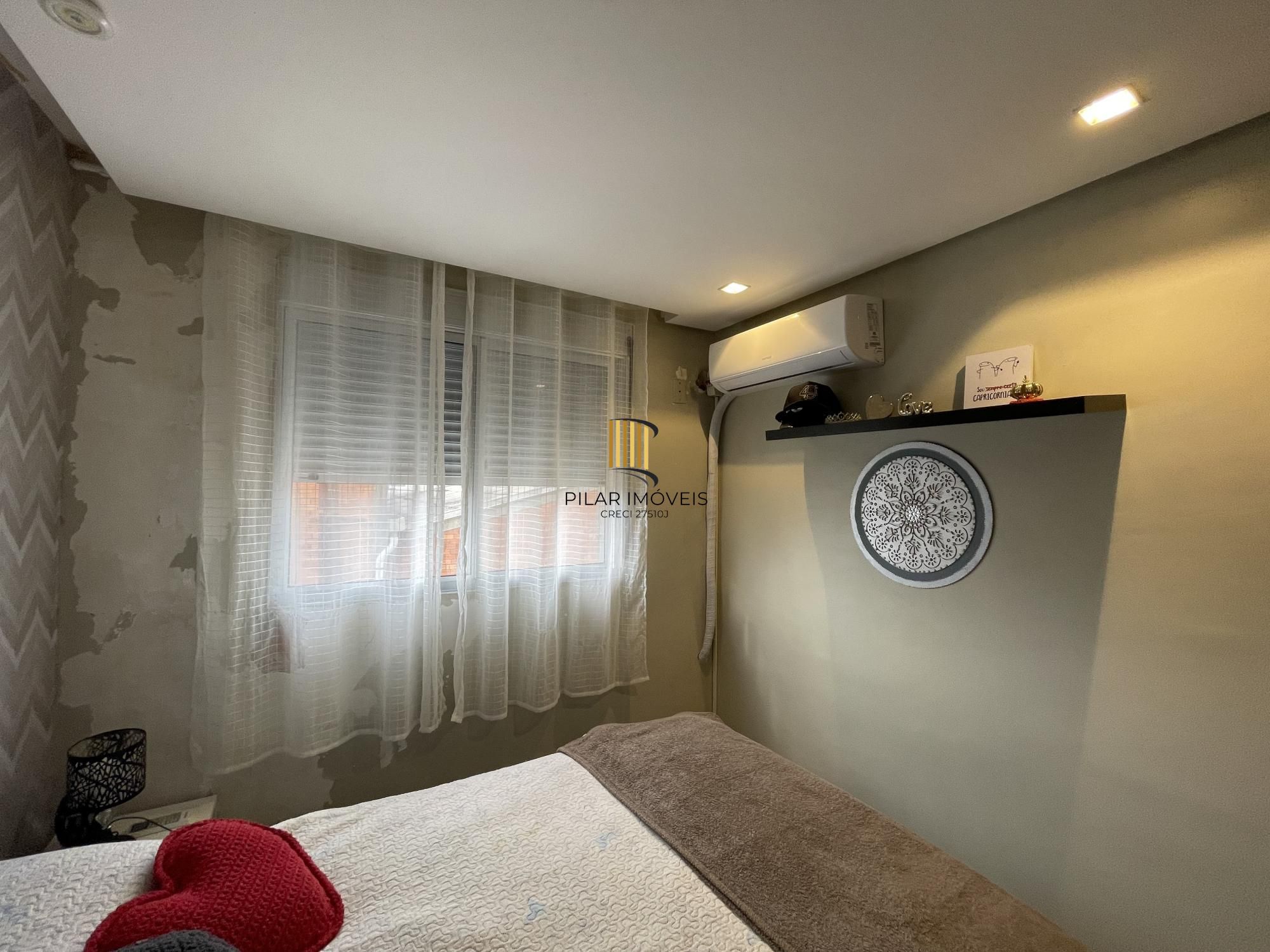 Apartamento mobiliado com 2 dormitórios e 1 vaga de garagem na Rua Sadi Castro.