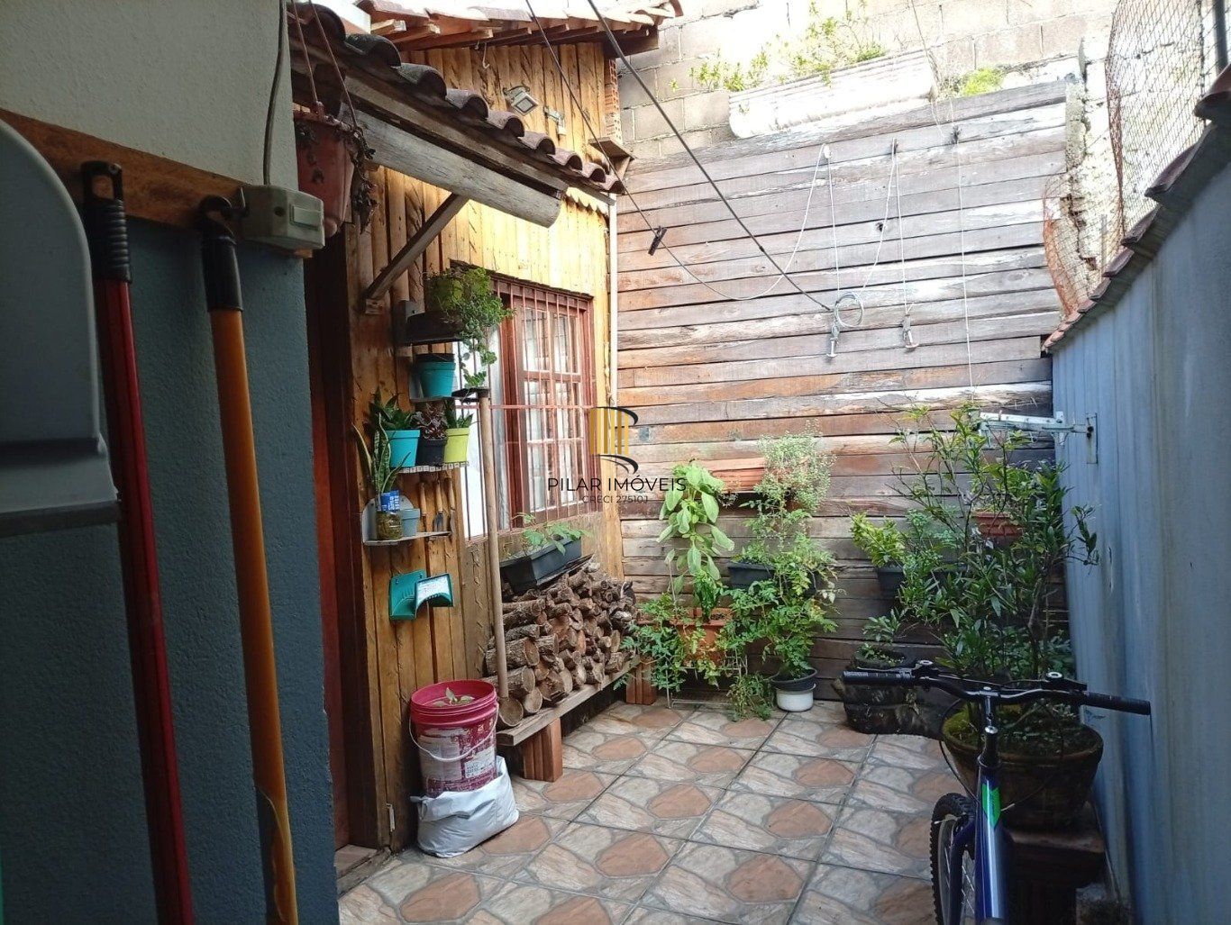 Casa com 2 dormitorios com 1 vaga de garagem, no Bairro Olaria em Canoas