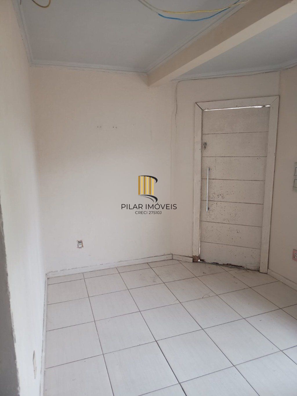 Casa com 2 dormitórios e 2 vagas de garagem em Canoas.