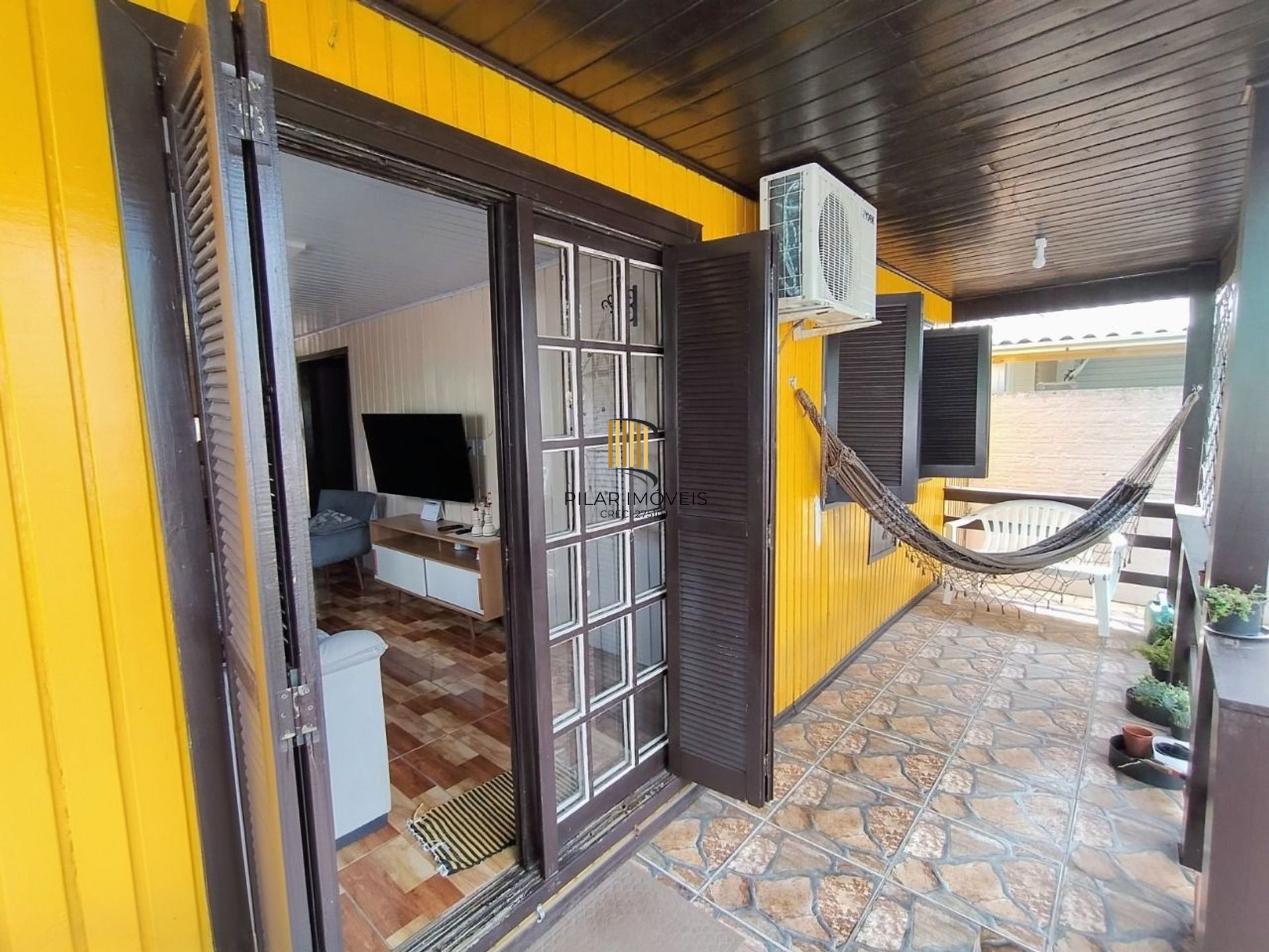 Casa de 4 dormitórios e 4 vagas de garagem em Canoas.