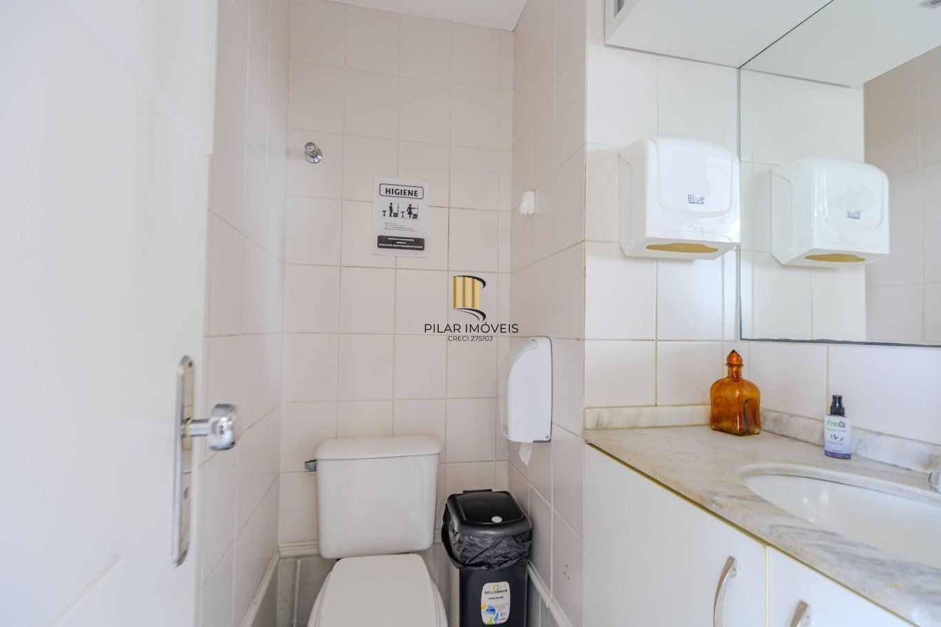 Sala comercial, 2 vagas, elevador e restaurante no bairro Praia de Belas