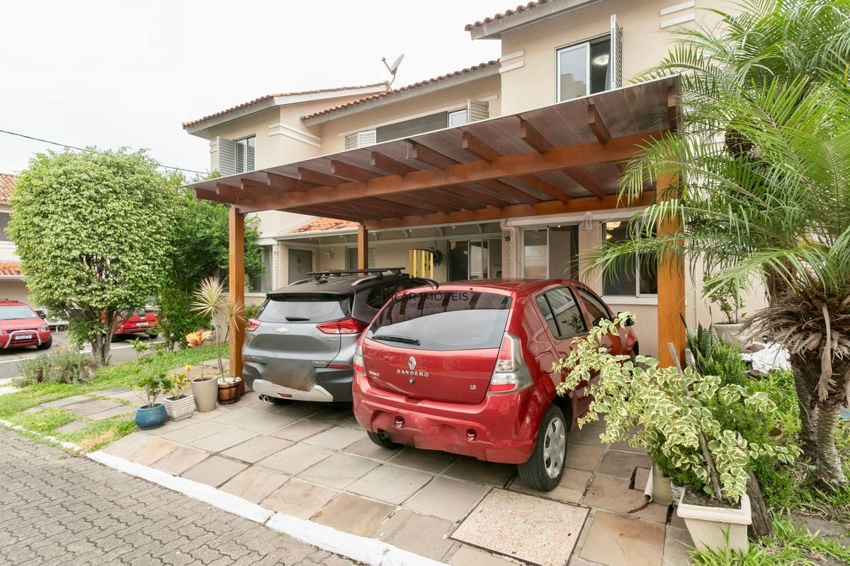 Casa 2 dormitórios 2 vagas cobertas em condomínio com Piscina Porto Alegre